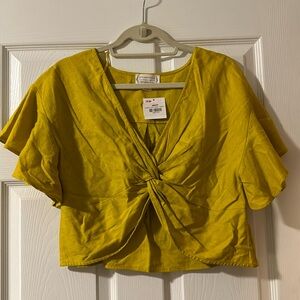 BRAND NEW WITH TAGS! Yellow large crop twist front top